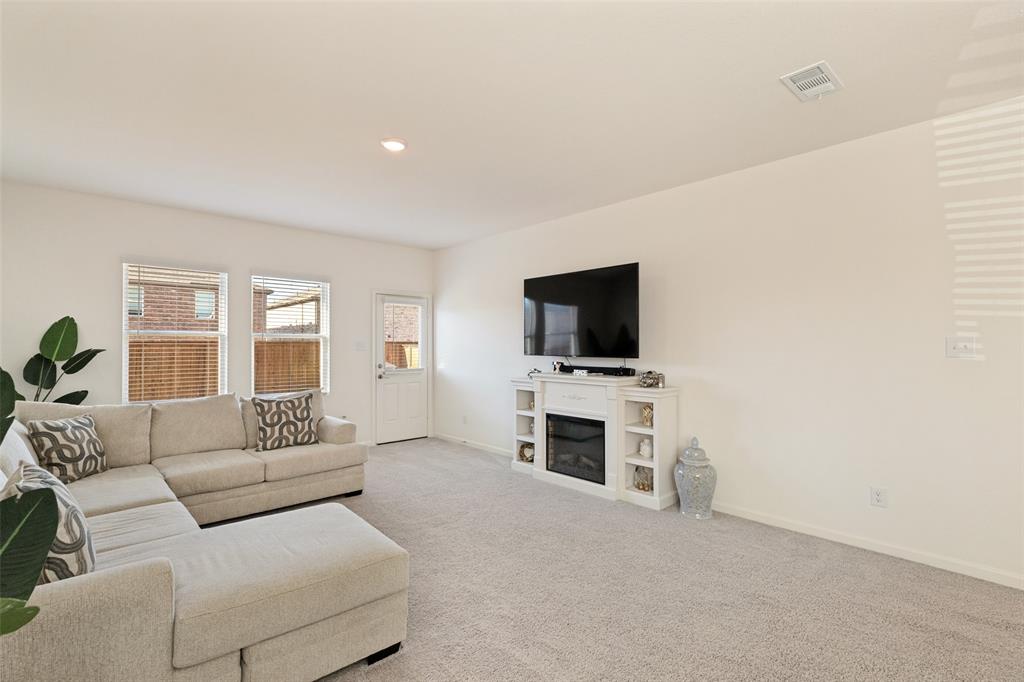 14160 Donahue Street Property Photo 10