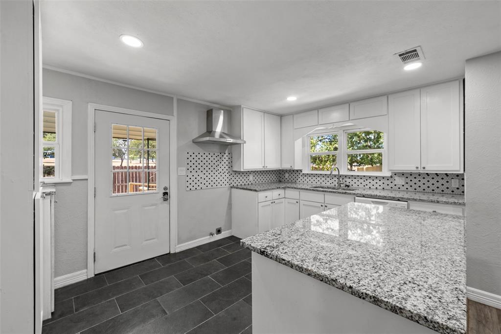 4529 Sanger Avenue Property Photo 8