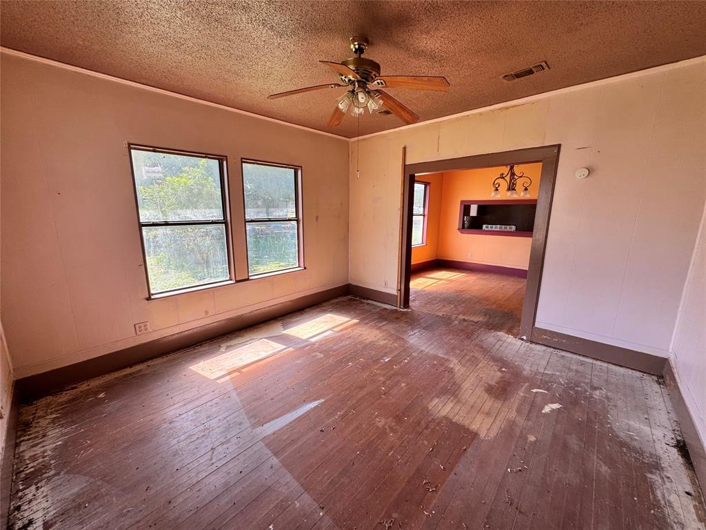 204 Bowie Street Property Photo 4