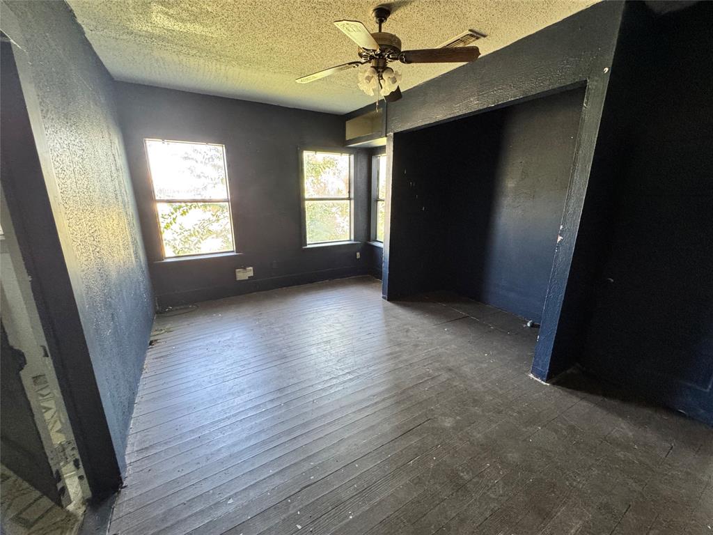 204 Bowie Street Property Photo 7