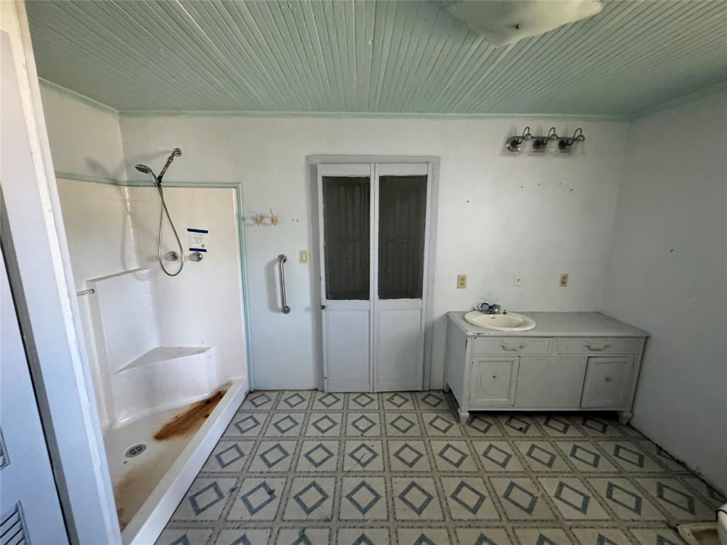 204 Bowie Street Property Photo 8