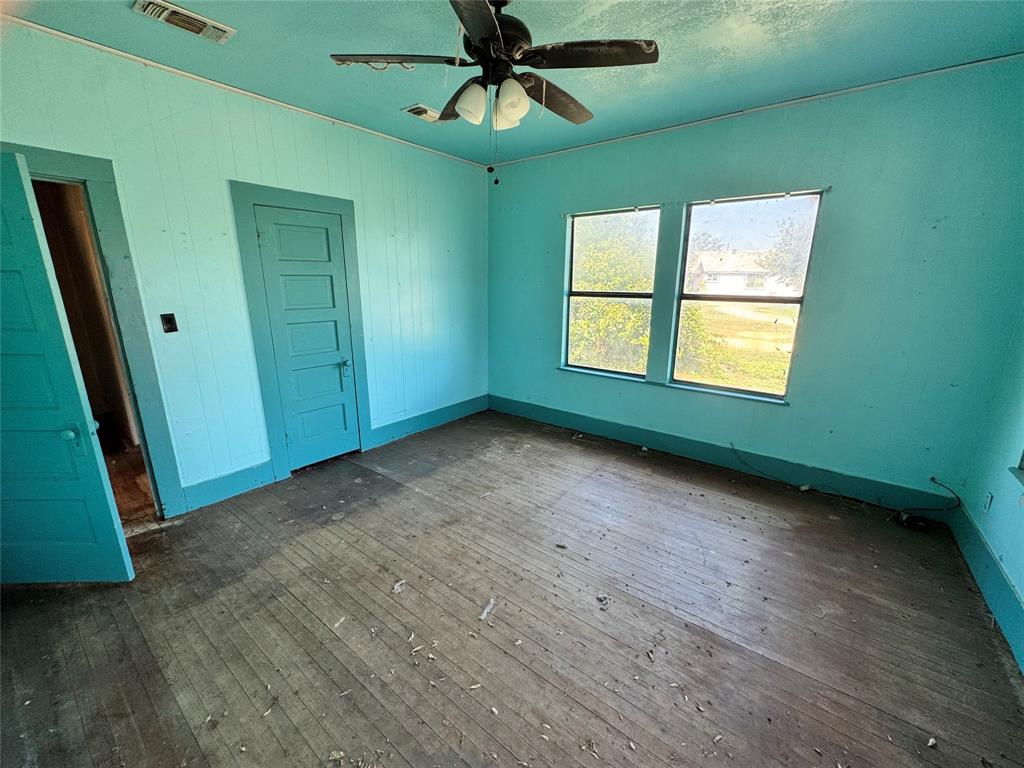 204 Bowie Street Property Photo 9