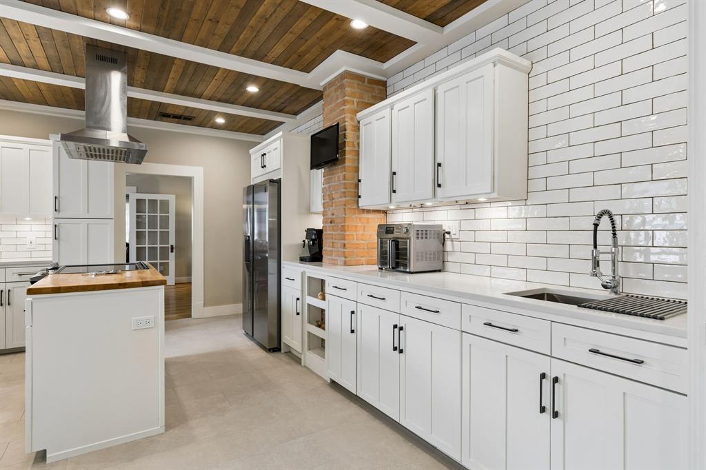 1011 Woodlawn Avenue Property Photo 10