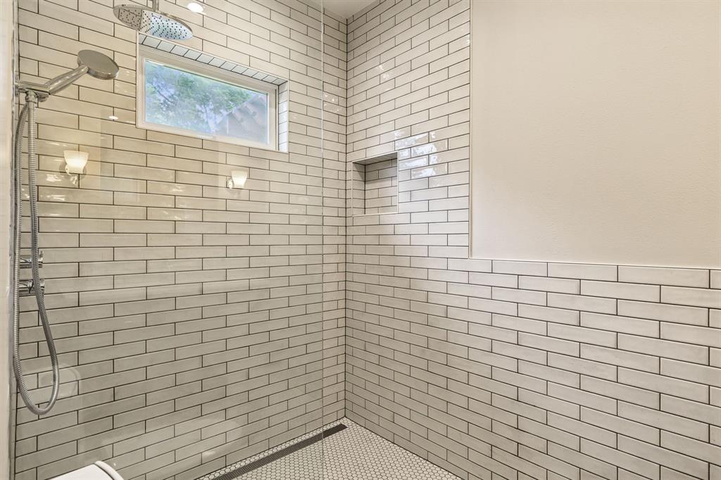 1011 Woodlawn Avenue Property Photo 20