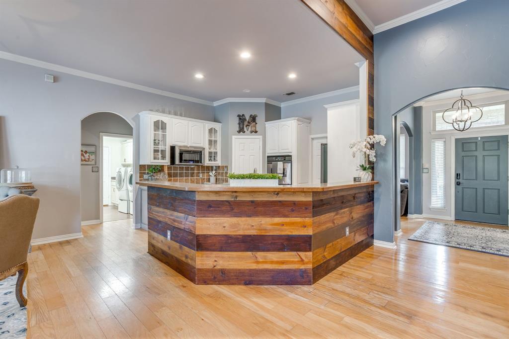 910 Royal Court Property Photo 16