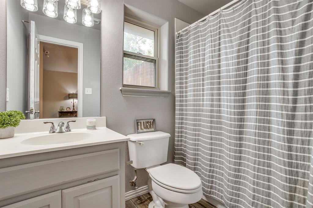 910 Royal Court Property Photo 29