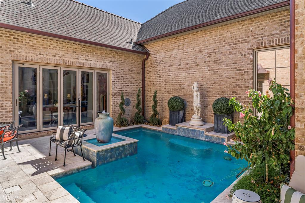 104 Belle Maison Court Property Photo 2