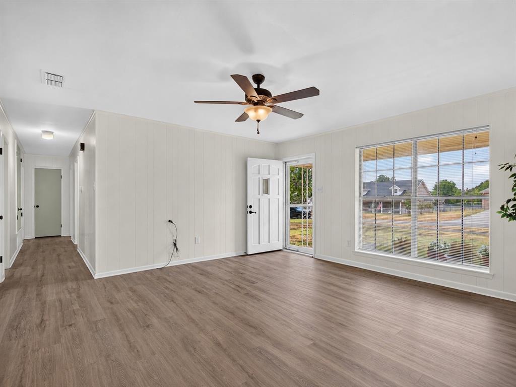 1010 Maple Street Property Photo 6