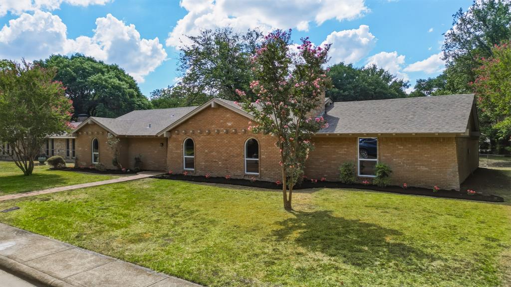 122 Meadowbrook Drive Property Photo 1