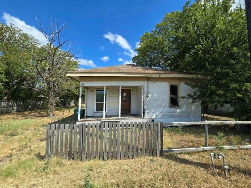405 College Street Property Photo 1
