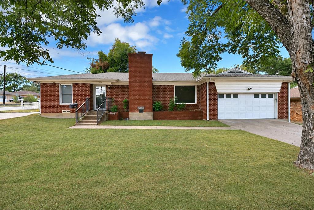 1003 Brookhollow Drive Property Photo 1