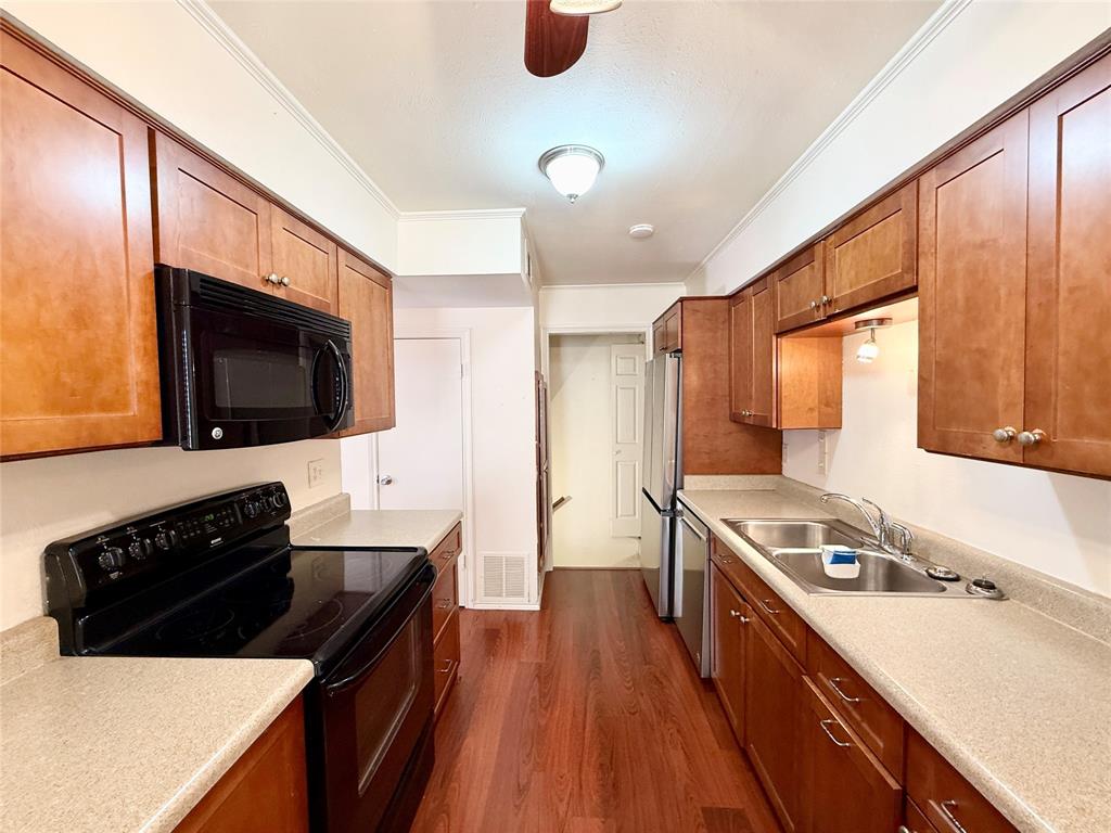 2642 Custer Parkway A Property Photo 4