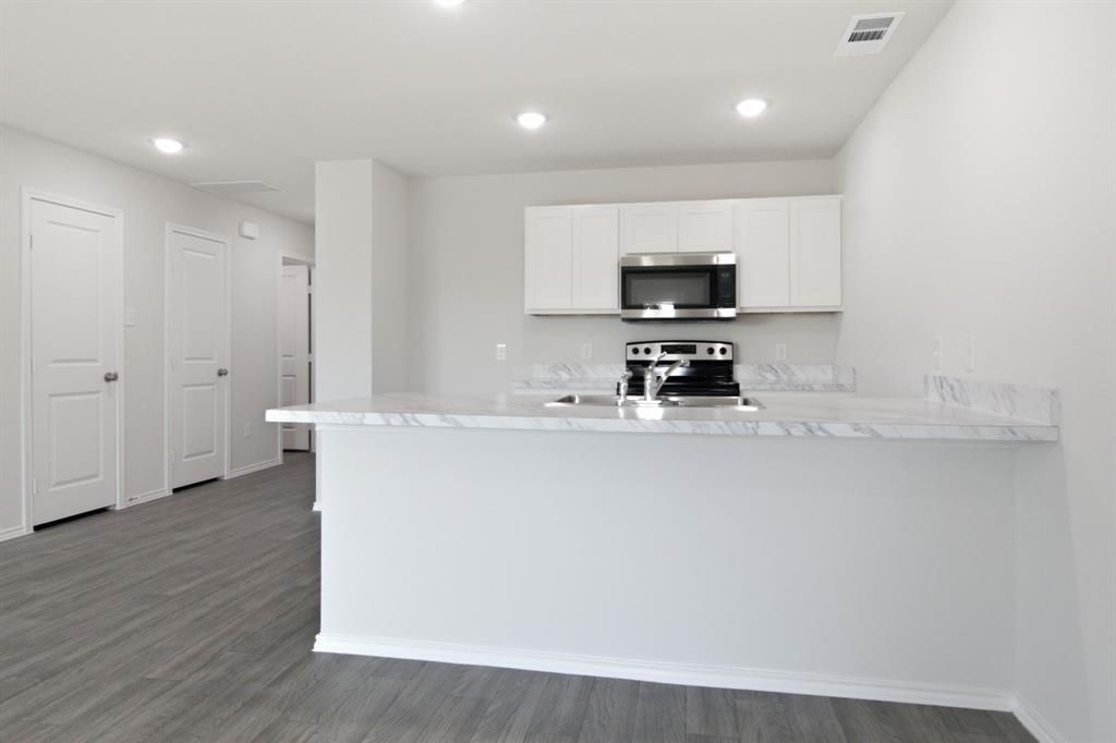 318 Azalea Trail Property Photo 5