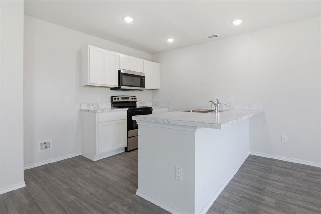 318 Azalea Trail Property Photo 9