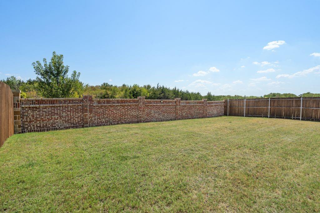 919 Gentle Rain Drive Property Photo 3