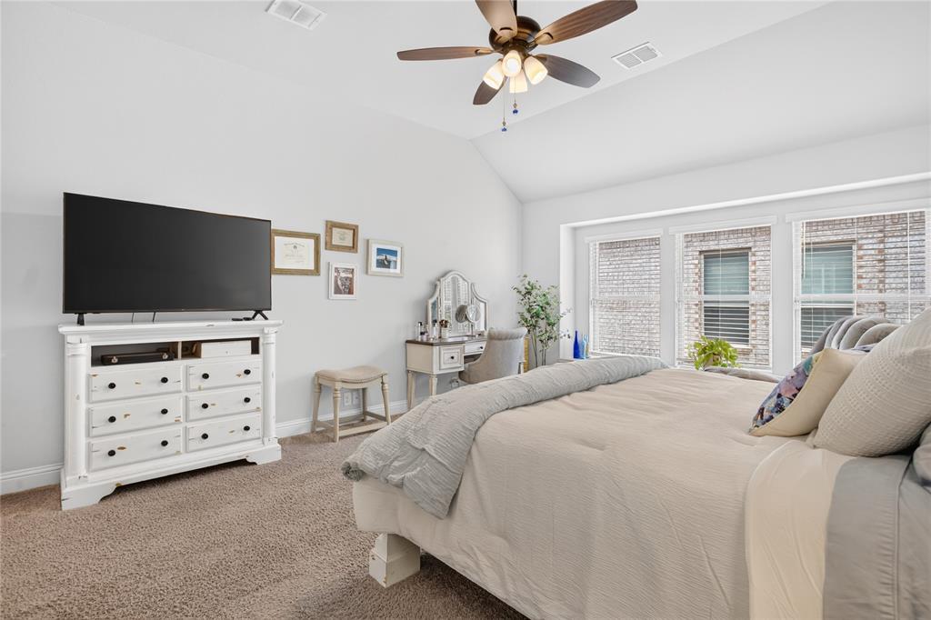 628 Lake Cove Drive Property Photo 20