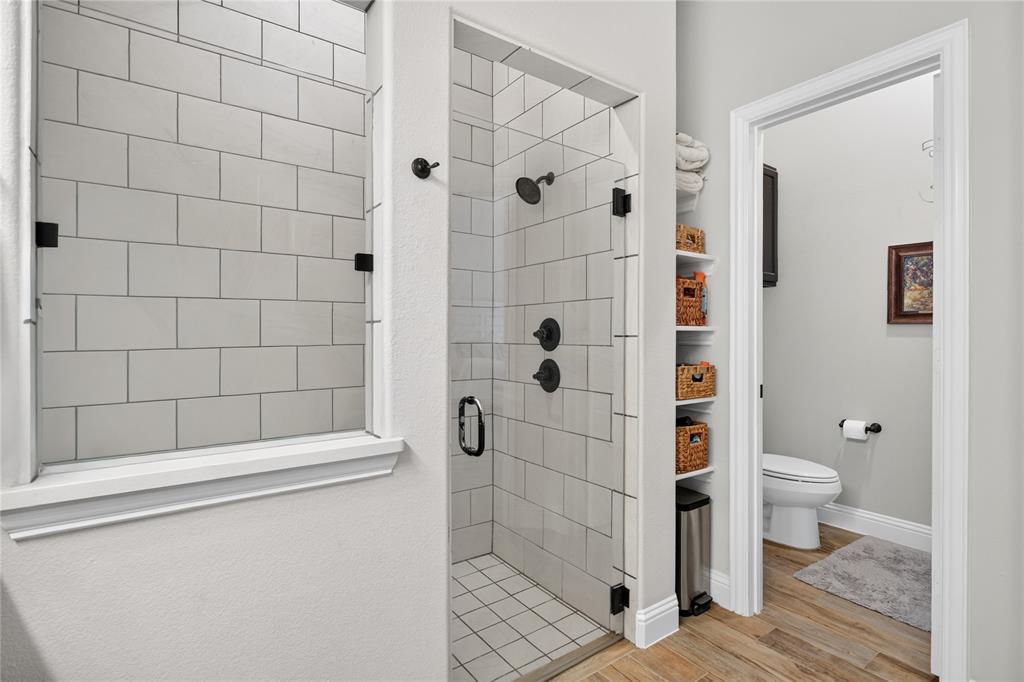 628 Lake Cove Drive Property Photo 25