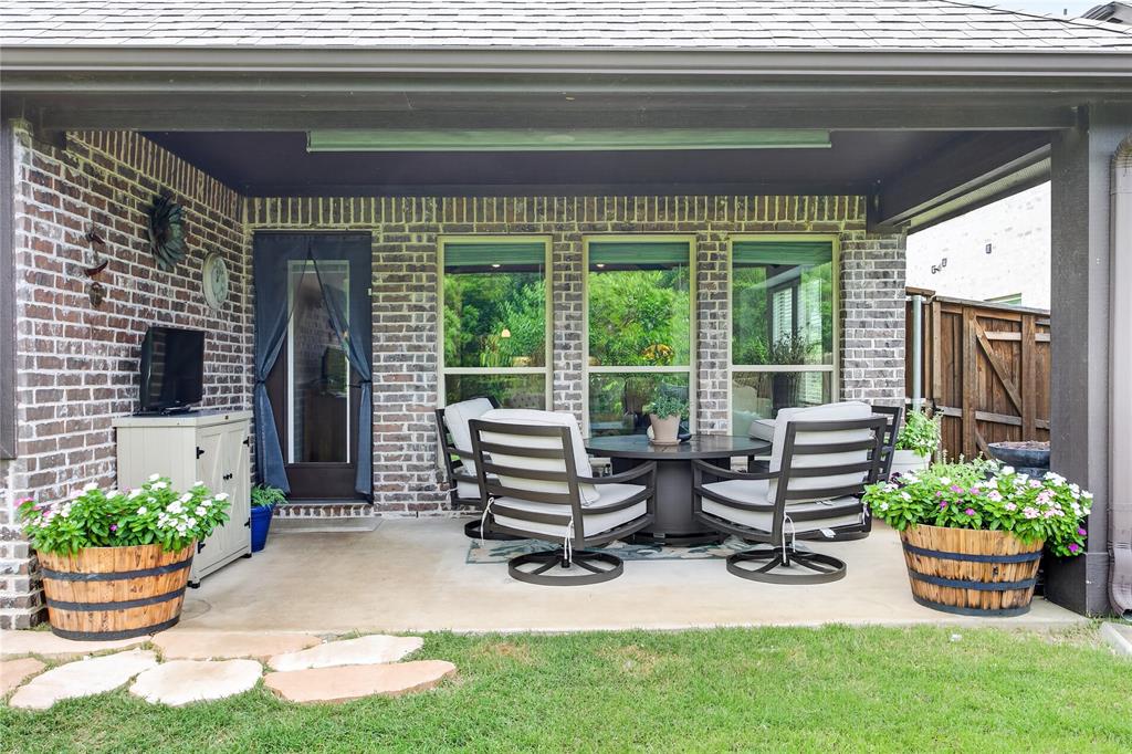628 Lake Cove Drive Property Photo 33