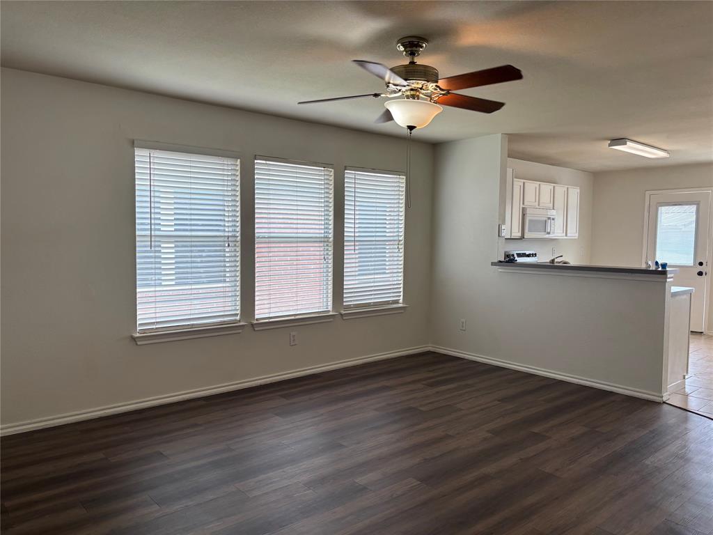 2711 Prairie Creek Drive Property Photo 3