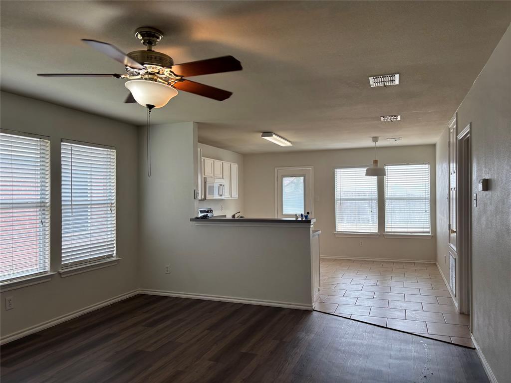 2711 Prairie Creek Drive Property Photo 4