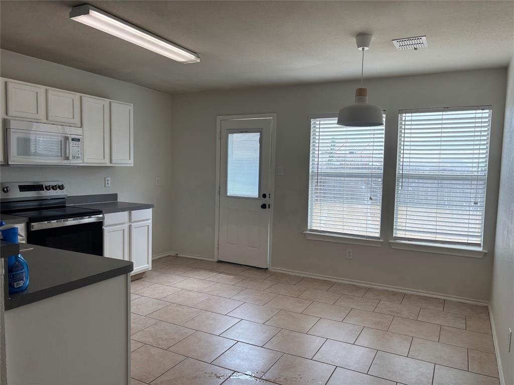 2711 Prairie Creek Drive Property Photo 5