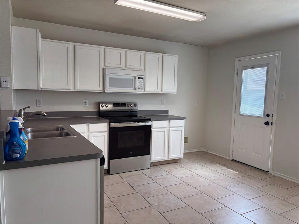 2711 Prairie Creek Drive Property Photo 6
