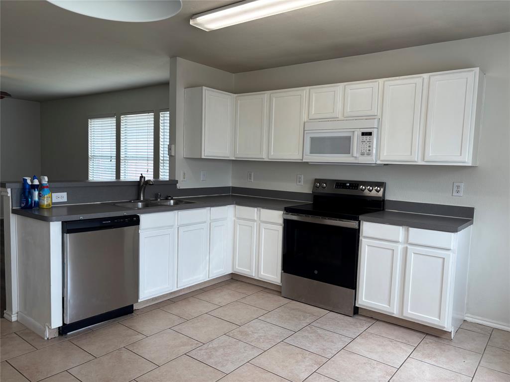 2711 Prairie Creek Drive Property Photo 7