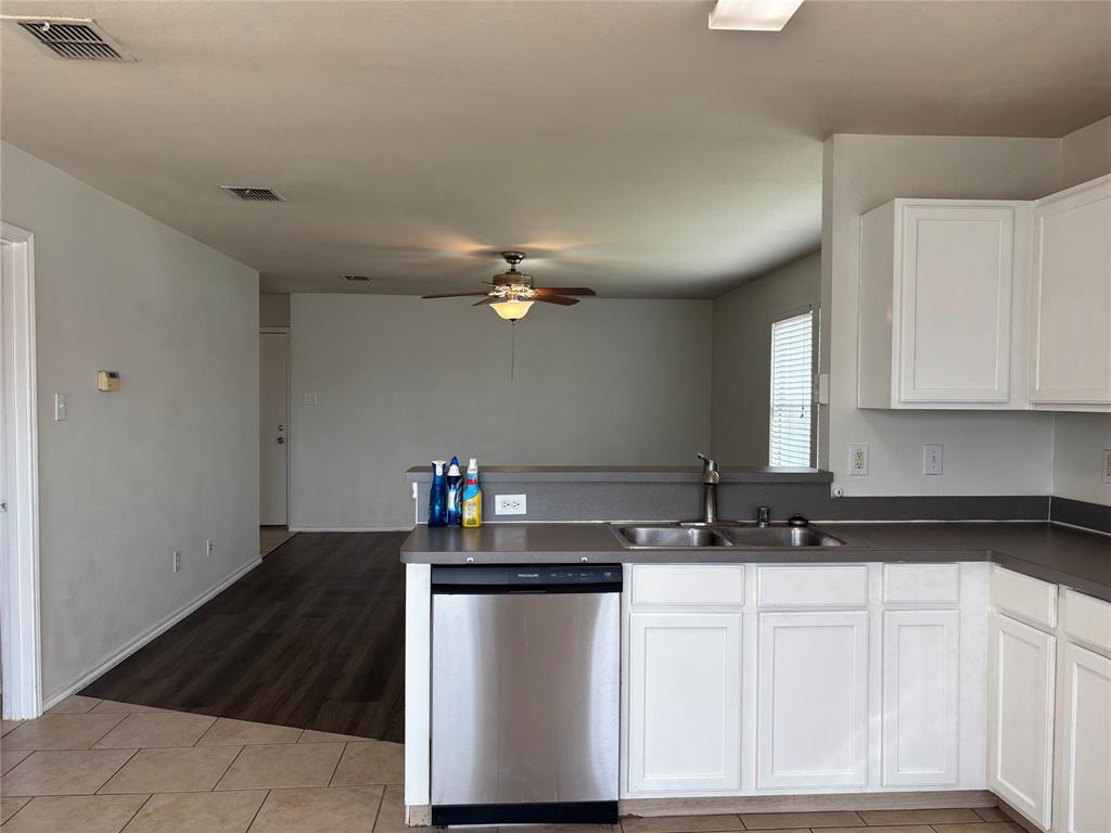 2711 Prairie Creek Drive Property Photo 8