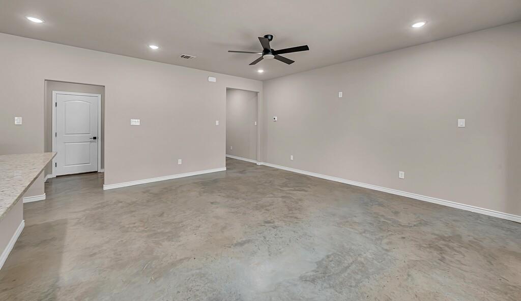 702 N College Street Property Photo 6