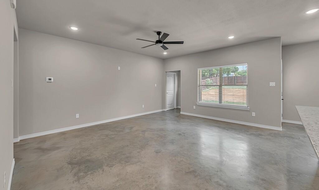 702 N College Street Property Photo 7