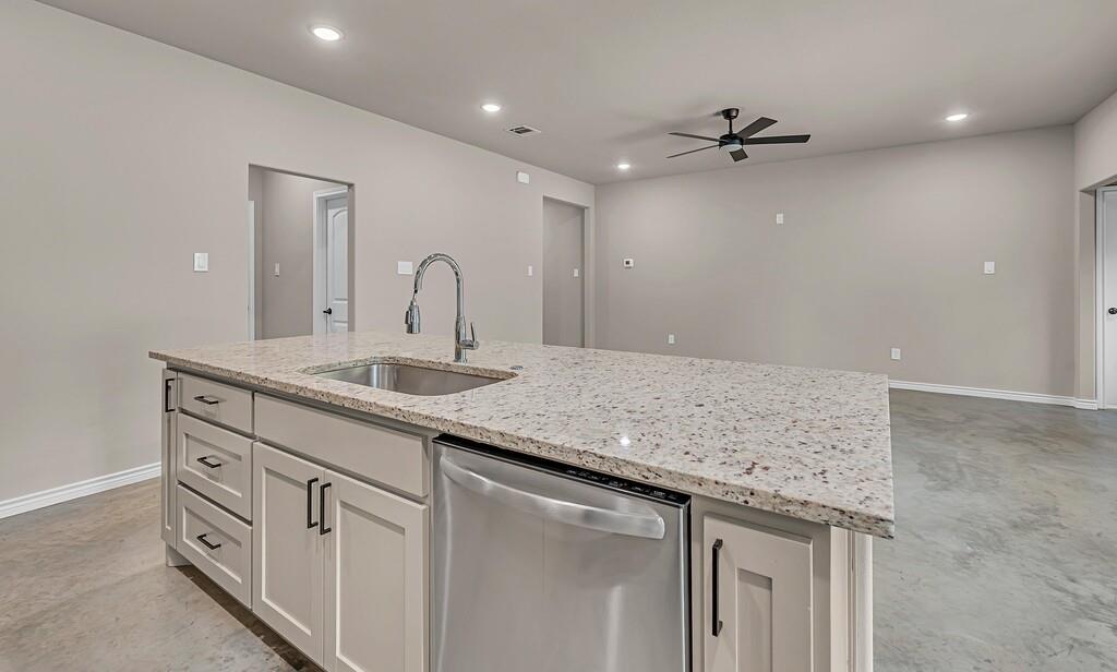 702 N College Street Property Photo 12