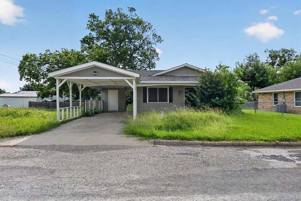 208 D Street Property Photo 1