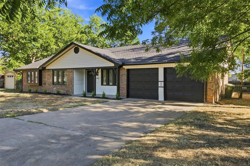 612 Simpson Terrace Property Photo 2