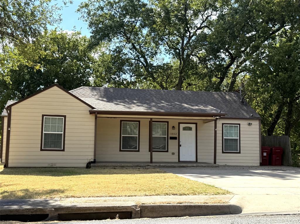 1802 N Woods Street Property Photo 1
