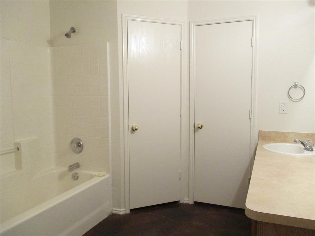 719 Hallvale Drive Property Photo 7