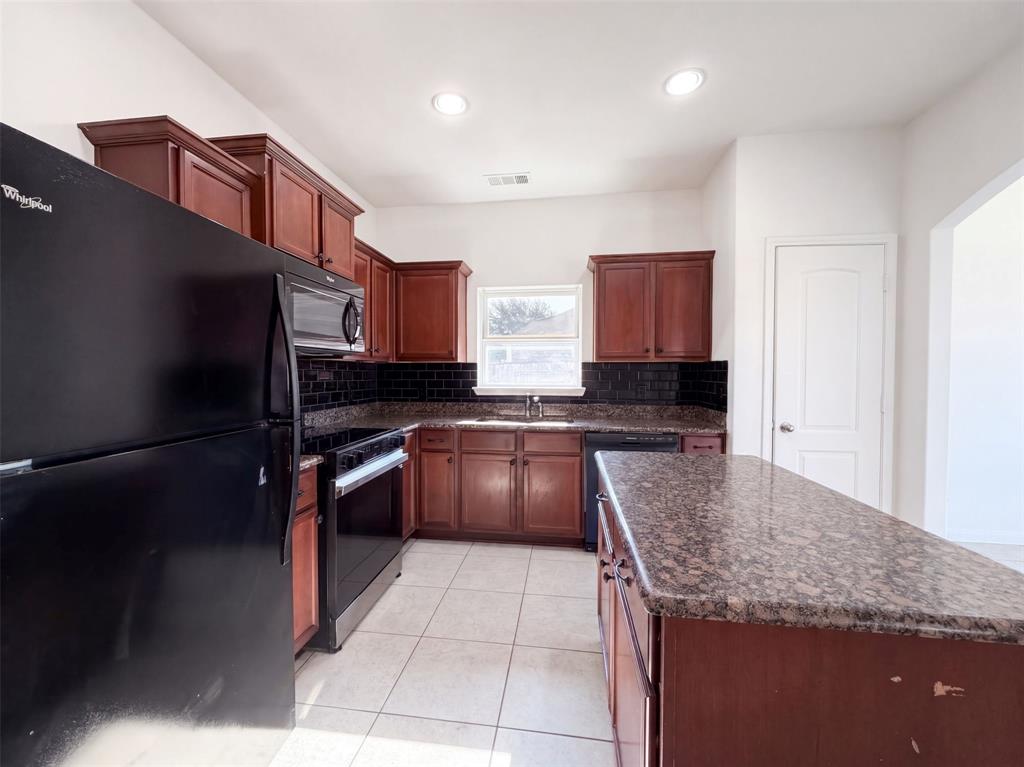 4101 Tower Lane Property Photo 2