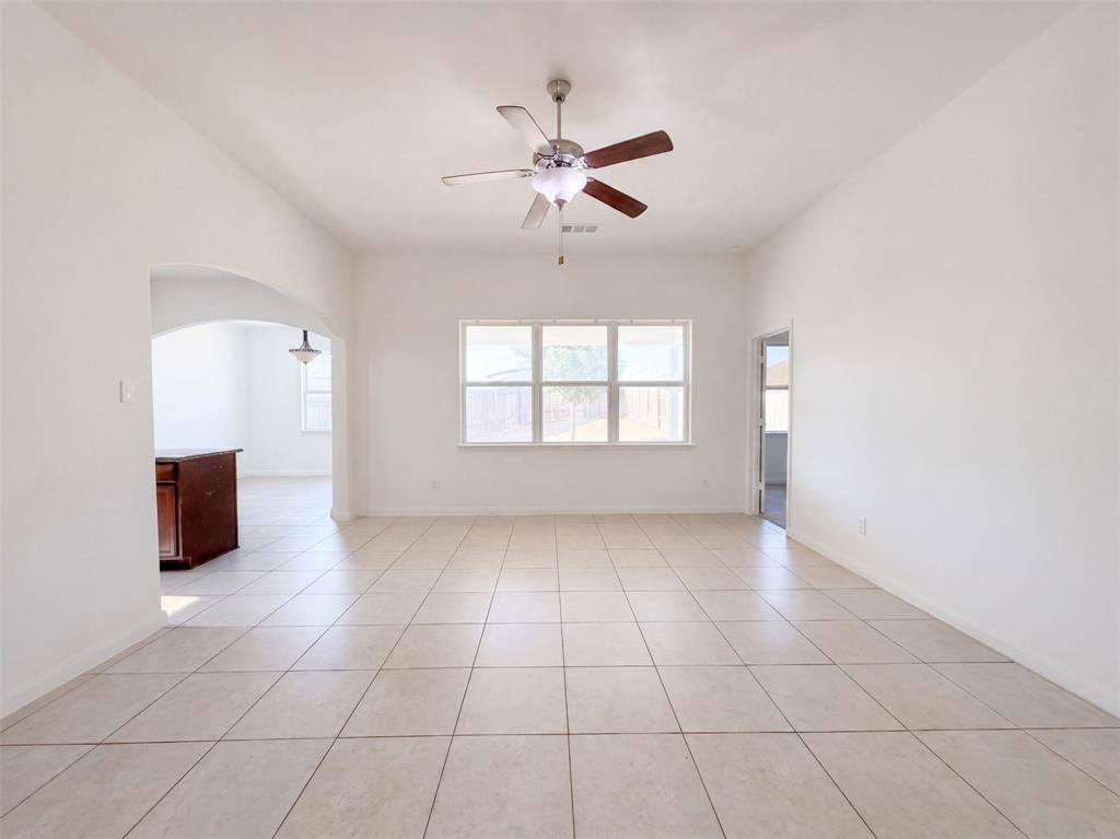 4101 Tower Lane Property Photo 3