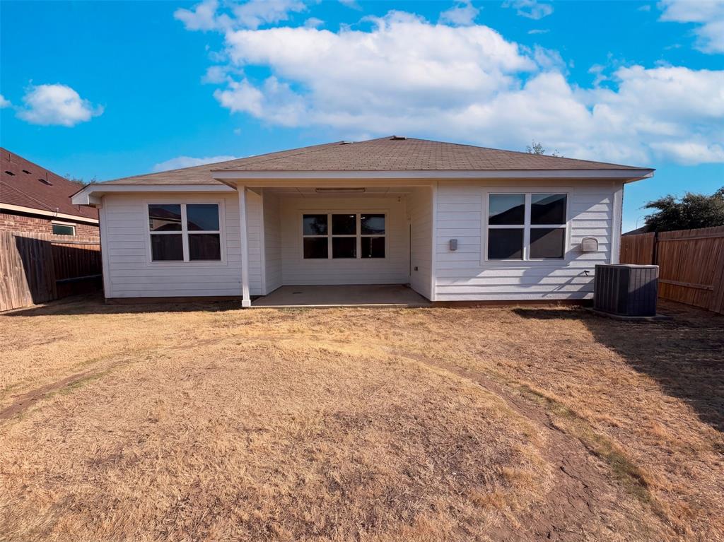 4101 Tower Lane Property Photo 5