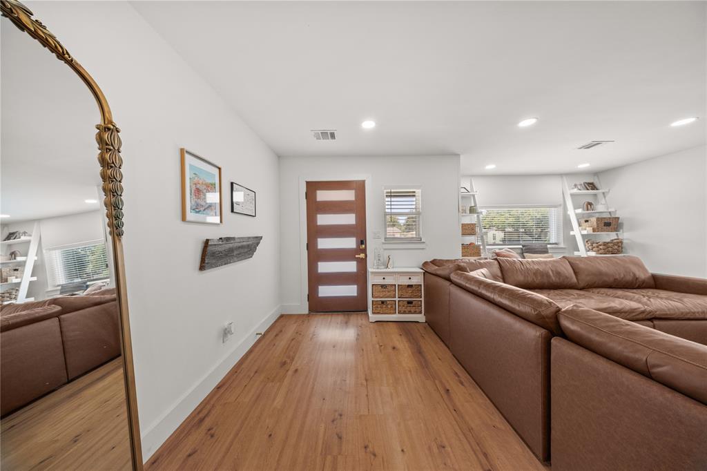 2431 Gross Road Property Photo 3