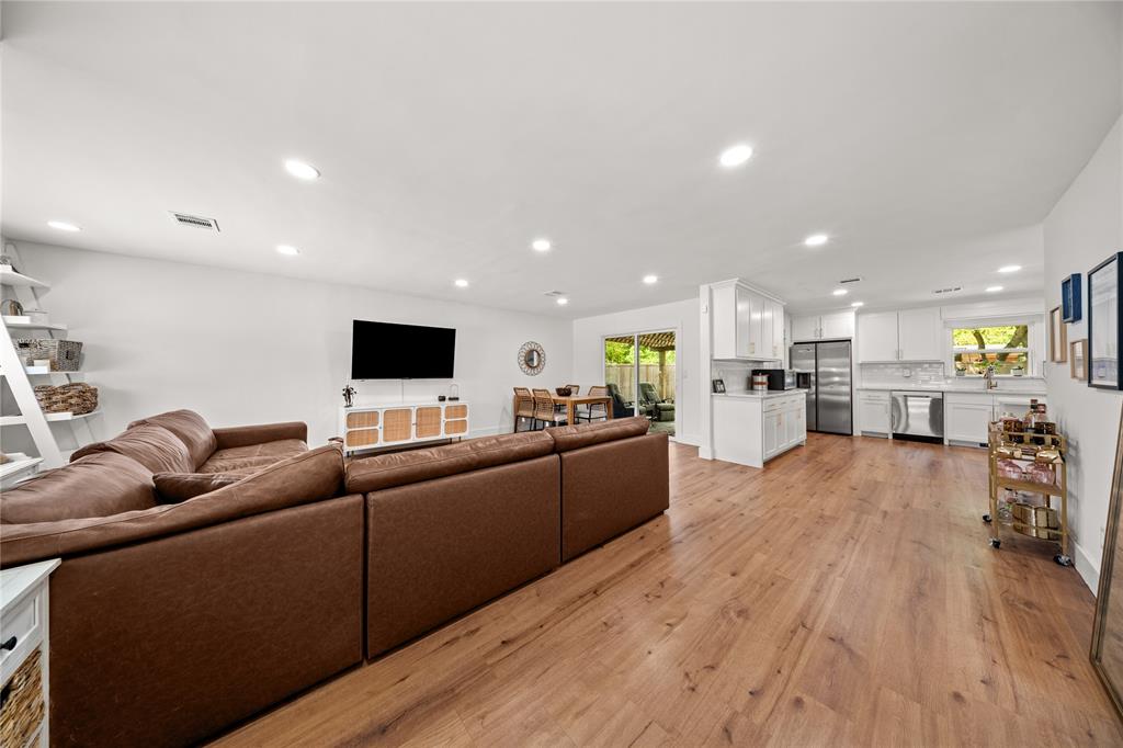 2431 Gross Road Property Photo 4