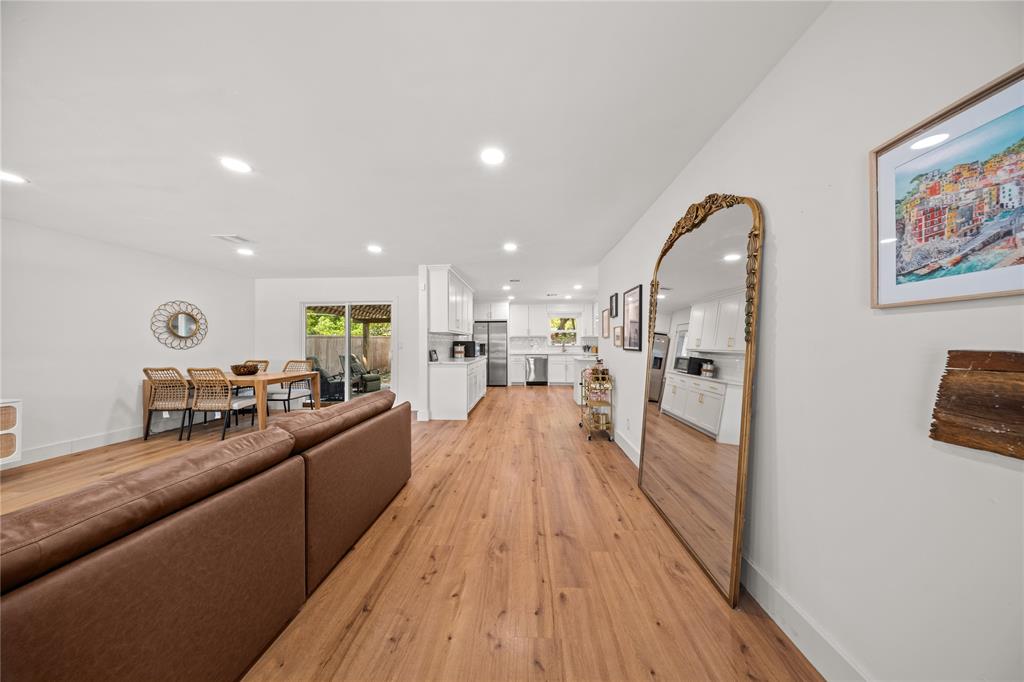 2431 Gross Road Property Photo 5