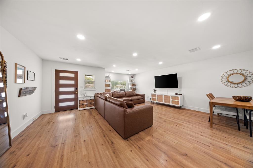 2431 Gross Road Property Photo 6