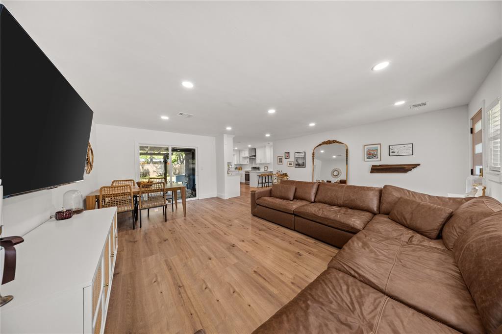 2431 Gross Road Property Photo 8