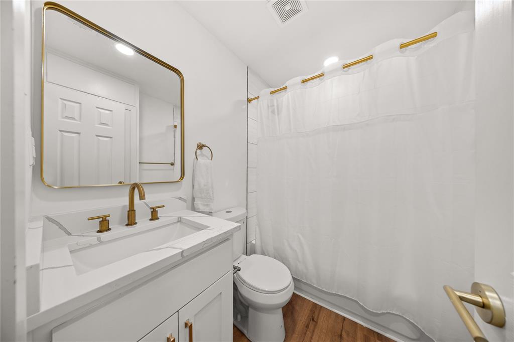2431 Gross Road Property Photo 12