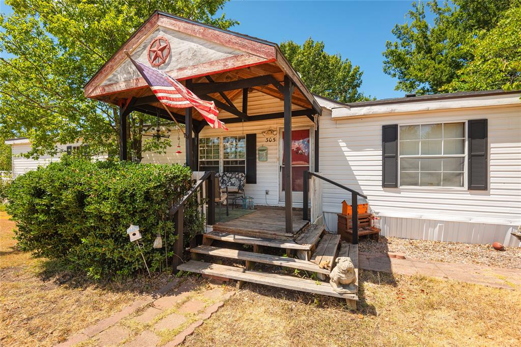 305 Westmoreland Circle Property Photo 2