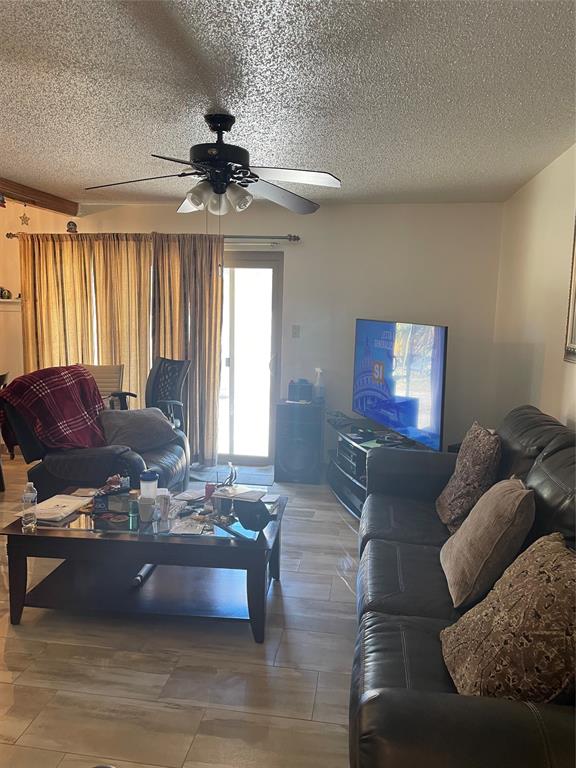 1130 Glenwick Lane Property Photo 3