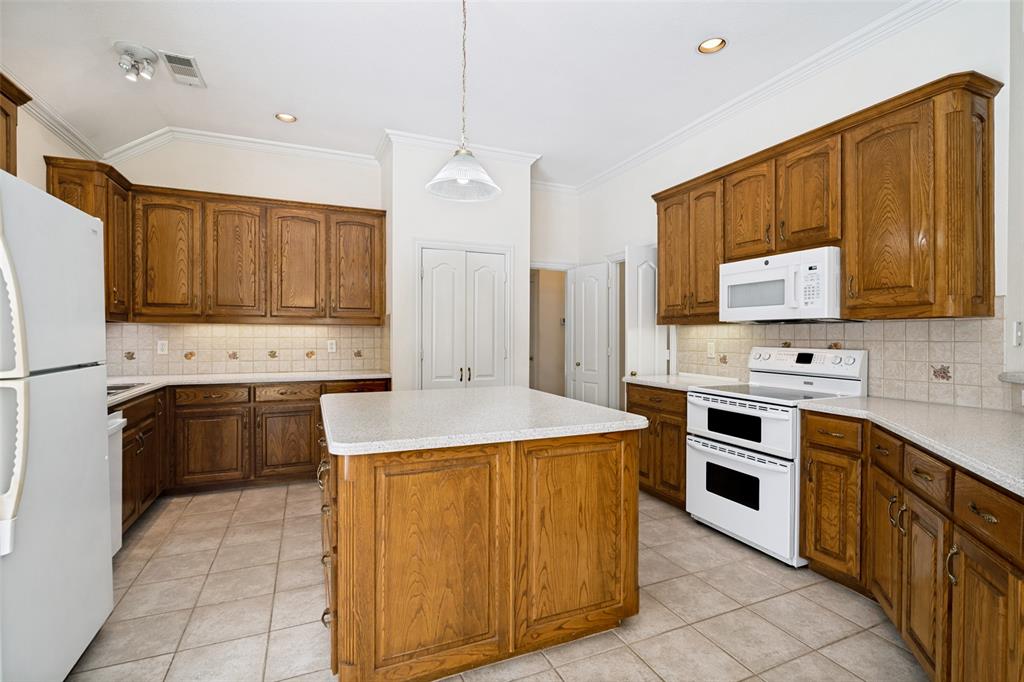 2426 Club Creek Boulevard Property Photo 10