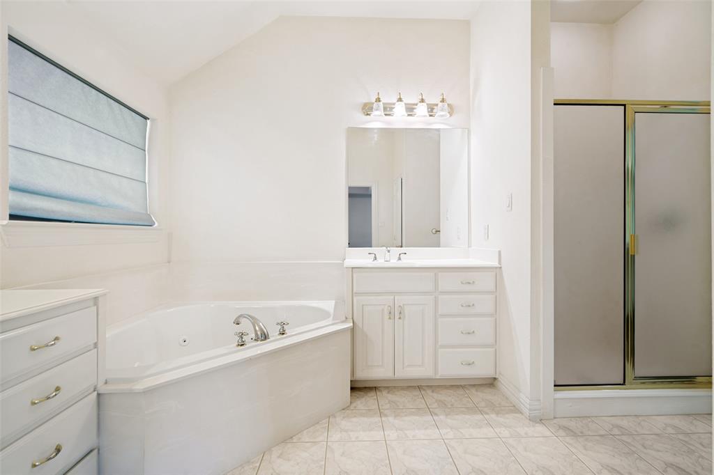 2426 Club Creek Boulevard Property Photo 19
