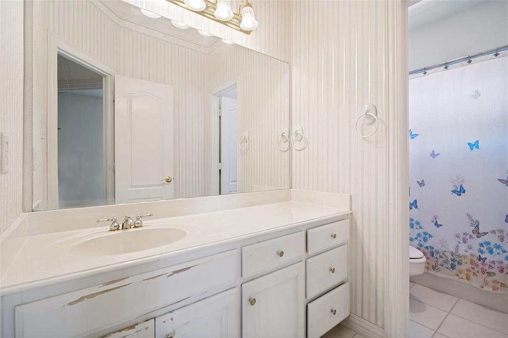 2426 Club Creek Boulevard Property Photo 25