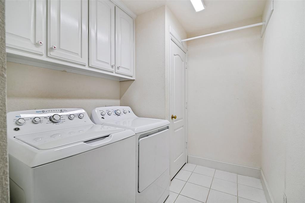 2426 Club Creek Boulevard Property Photo 28